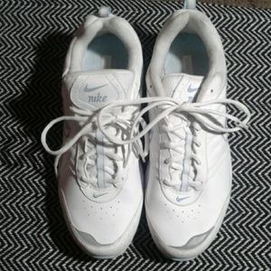 Nike women's walking shoes